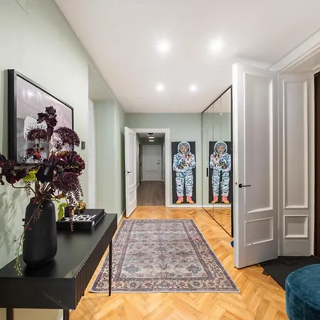 Exclusive 4-bedroom Designer In The Heart Of - 135 Sqm Appartement *
